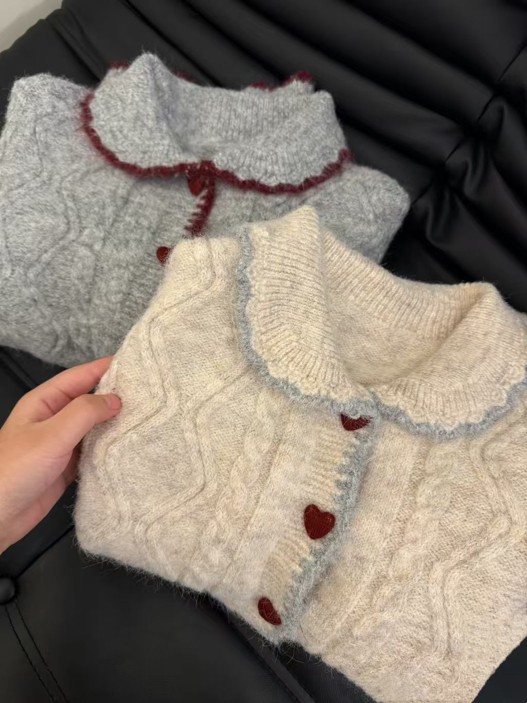 A gentle heart-shaped sweater with a doll-neck button and a twist, a new style of laid-back knitted coat and cardigan pic 4