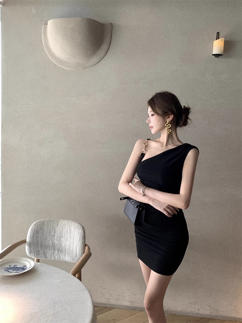 辣妹高级性感斜肩黑色吊带连衣裙女夏季修身气质御姐包臀约会短裙详情10