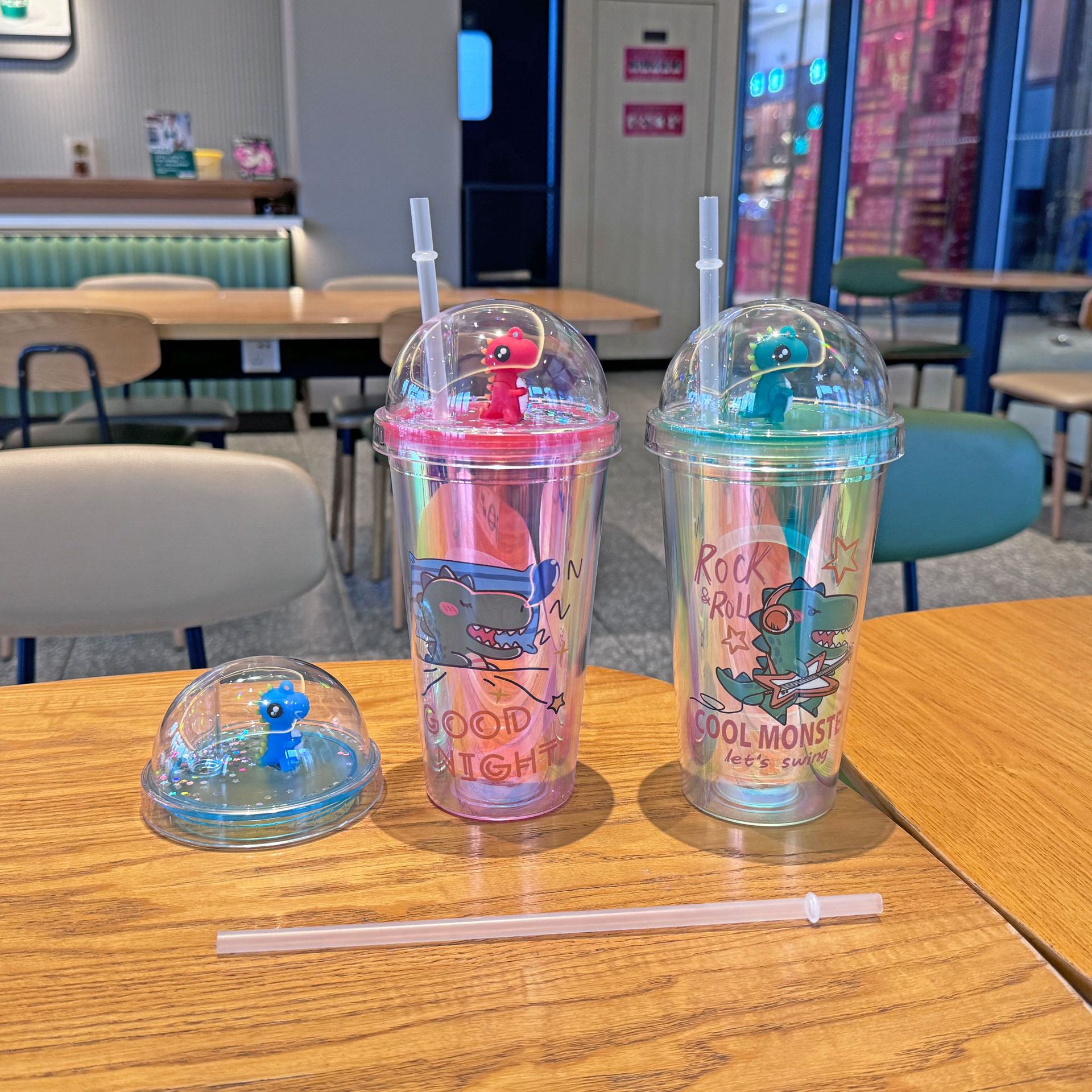 外贸新款双层塑料杯批发微景观奶茶吸管杯卡通恐龙镭射冰裂碎冰杯详情6