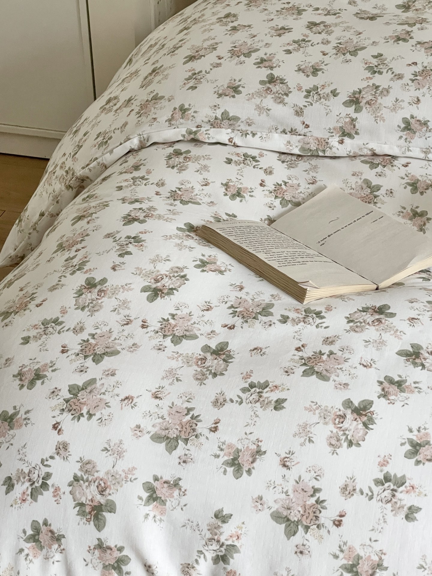 A set of three or four pieces with fresh small floral print double-layer yarn, pure cotton soft naked sleeping quilt cover and cartoon bedding pic 86