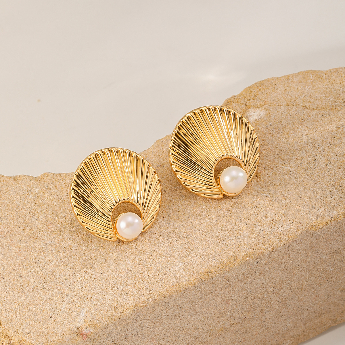 娜莎跨境专供肌理感贝壳状镶嵌淡水珍珠耳钉女法式复古女士耳环详情10