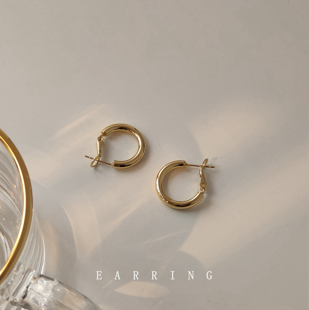 Liangmu S925 Silver Needle metallic small ear ring, a cold and stylish Korean style, is a simple earring and accessory manufacturer that is popular among Internet celebrities pic 5