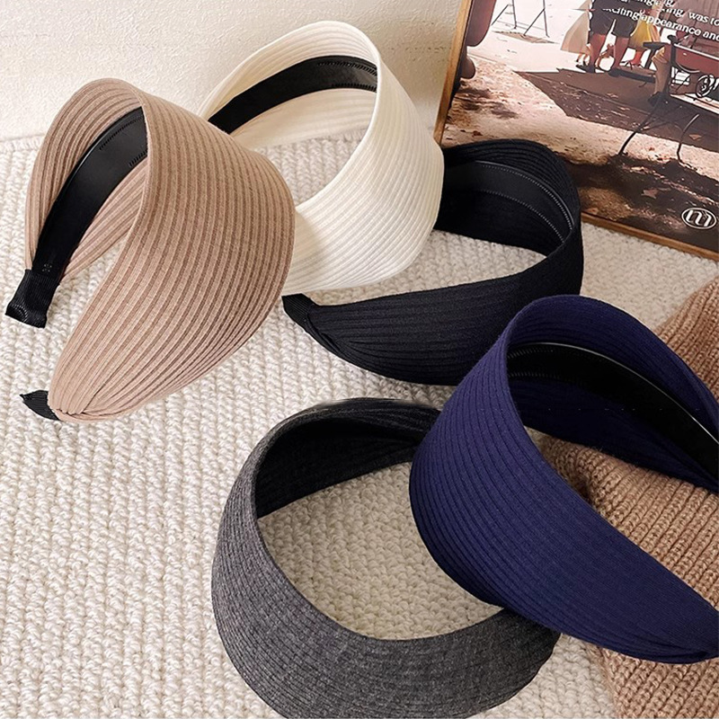 The same wide hair band as Yi Mengling, a grey high-end headband, a French retro hair band with a wide edge and a toothed hairpin for women pic 6