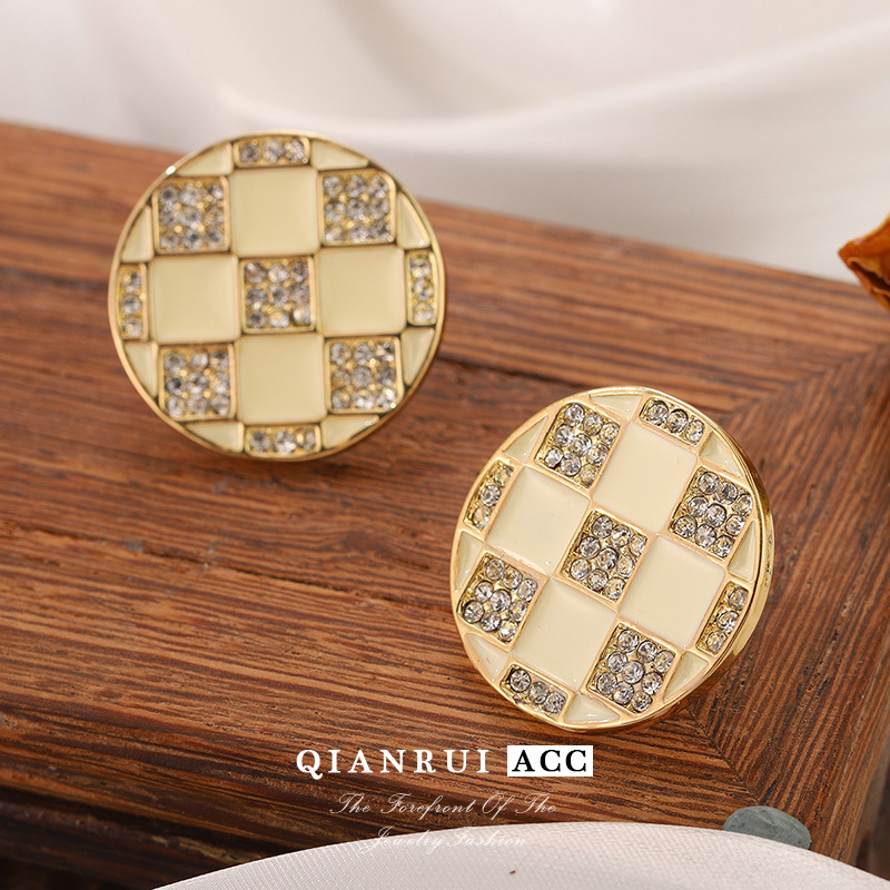 The new Korean fashion round wavy diamond-encruffled elegant earrings s925 silver needle exaggerated French light luxury niche style pic 19