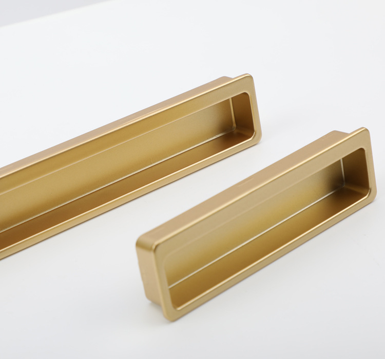 The black invisible handle of the tatami is embedded with the drawer handles of the cabinets and wardrobes. The sliding door is equipped with a golden concealed embedded handle pic 37