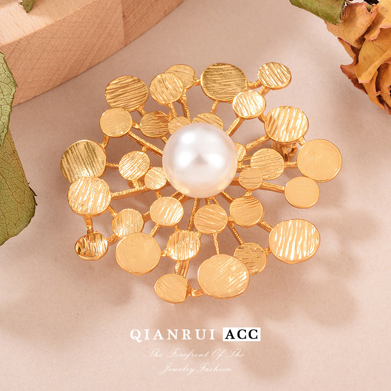 Wholesale of Western retro inlaid brooches, Baroque luxurious floral coats, trench coats, jackets, pins, brooches and accessories, light luxury pic 18