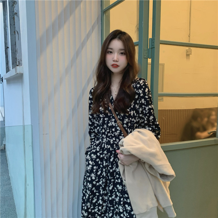 温柔风碎花V领连衣裙女春夏2025新款长款过膝高腰气质长袖A字裙子详情3