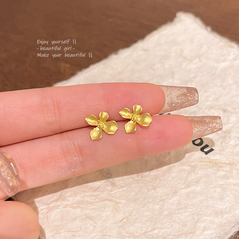 Spring/Summer 2025 fresh and elegant flower earrings for women, a light luxury and high-end look, pearl stud earrings, super fairy-like, versatile and elegant earrings pic 15