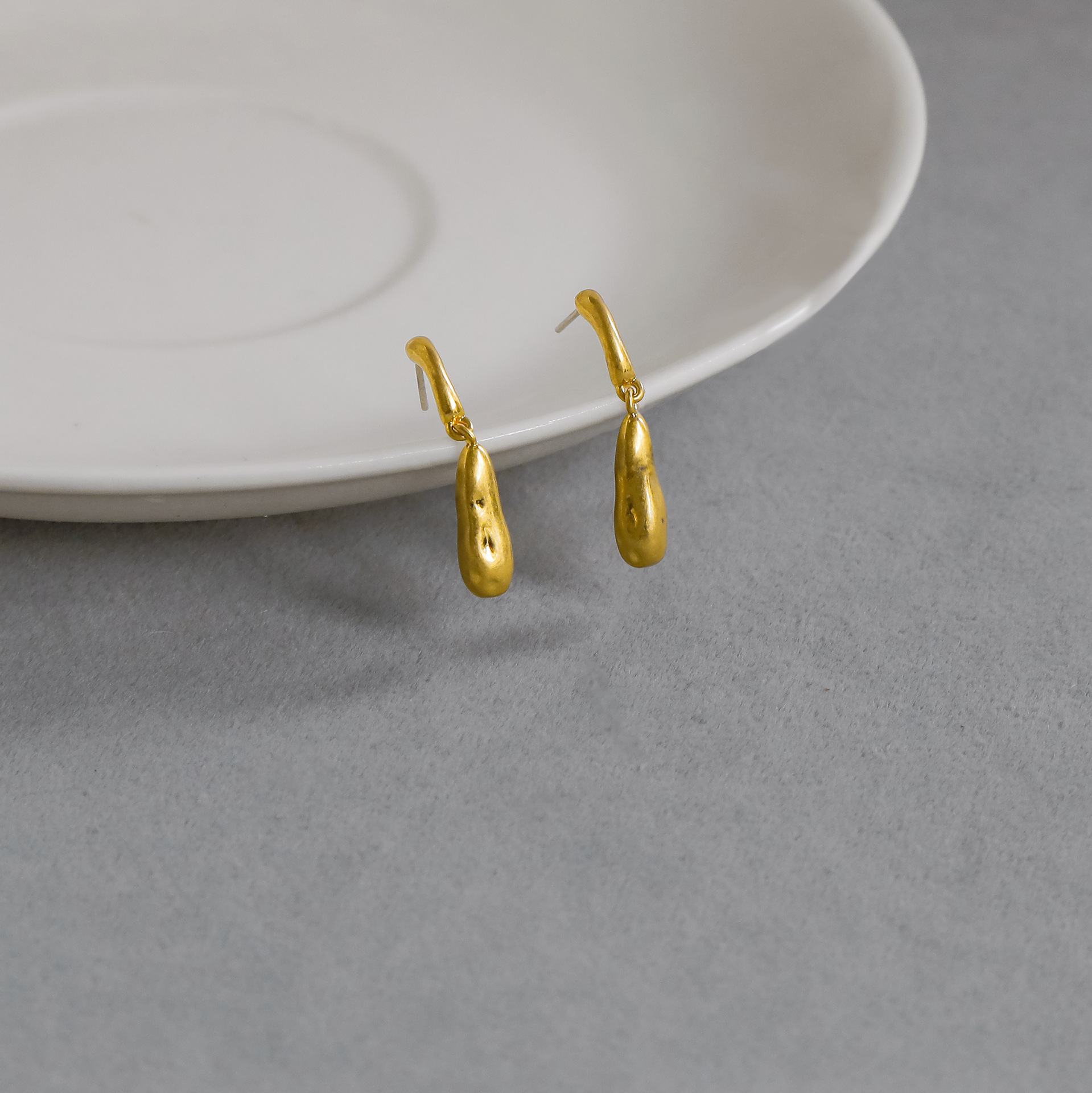 TEN家不规则水滴耳钉 夏季爆款轻奢冷淡风哑光肌理感锤面长款耳钉详情6