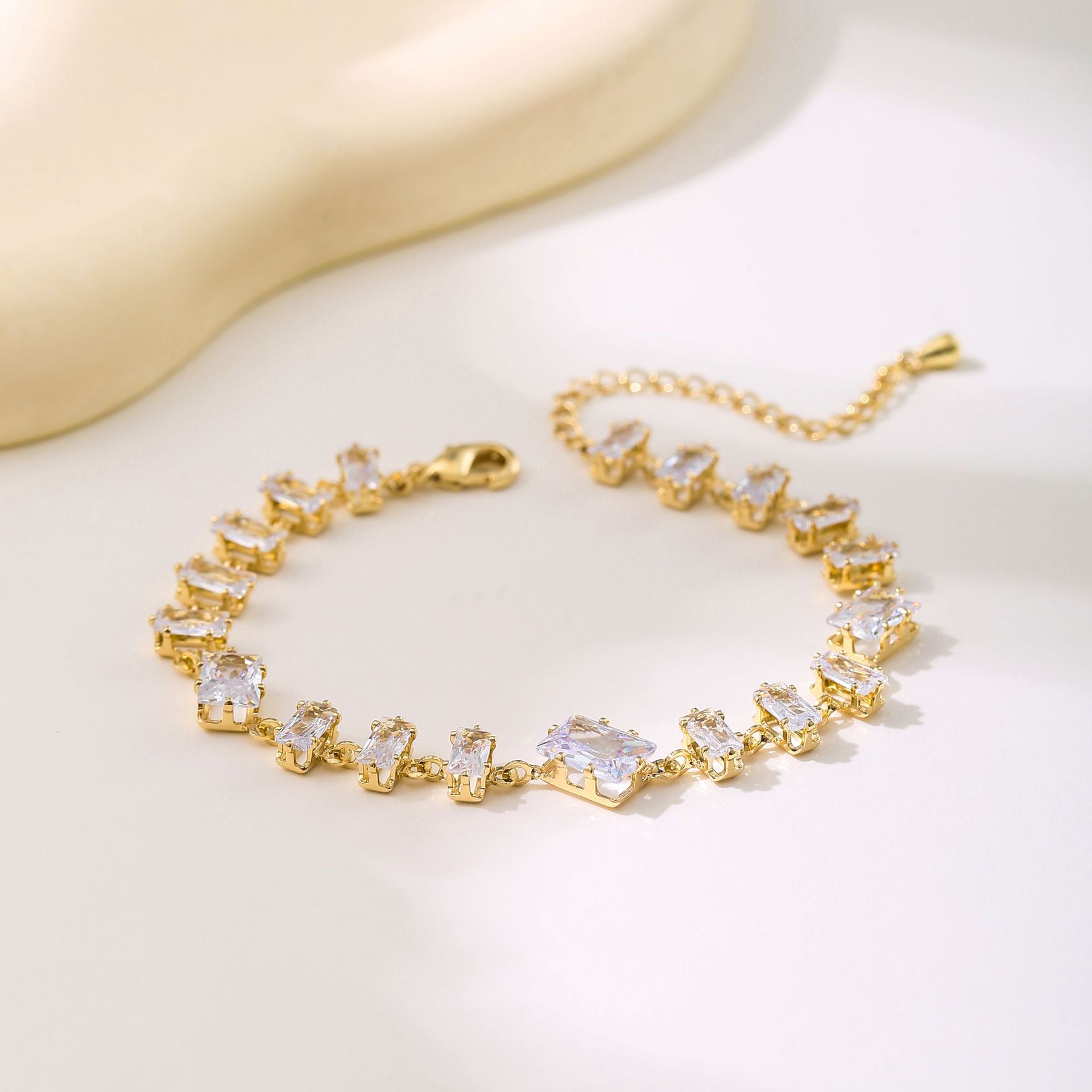 浪漫法式锆石爱心珍珠18K金手链轻奢高级感时尚甜美风首饰套装详情9