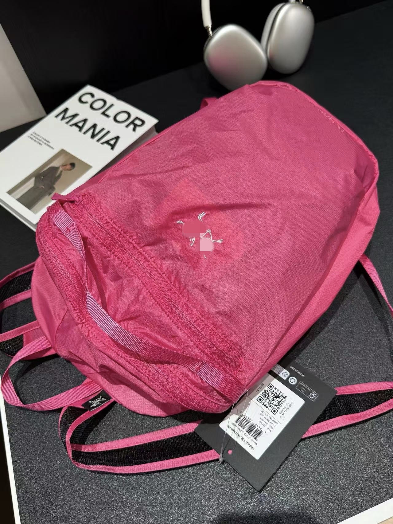 The chicken skeleton backpack heliad15L is a lightweight outdoor hiking backpack for both men and women, and a portable waterproof bag for casual hiking pic 4