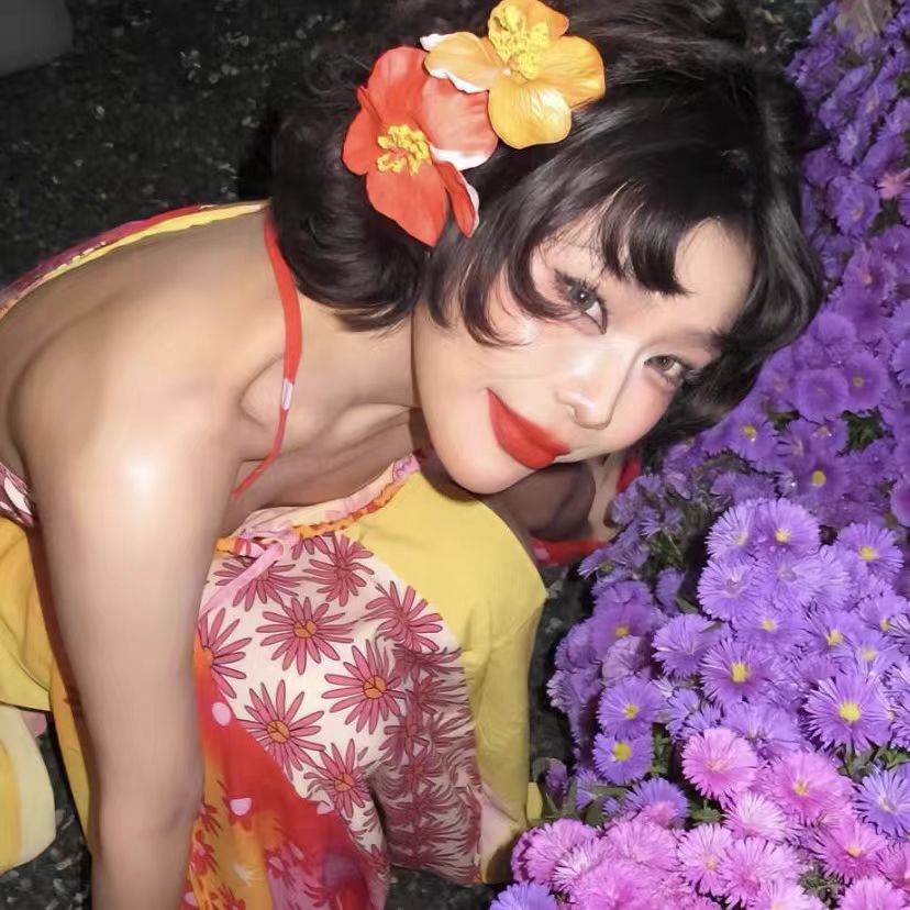 This trendy faux hibiscus flower hair clip exudes a high-end atmosphere. The side clip is a Bohemian hair band for a seaside vacation pic 3