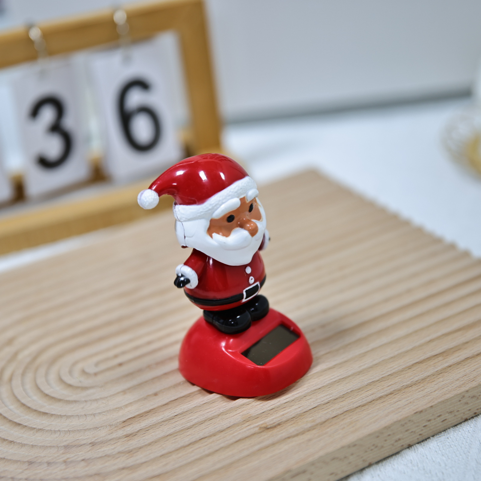 Cross-border best-selling solar-powered car ornaments, rocker, Christmas gifts, and white-bearded Santa Claus accessories pic 9