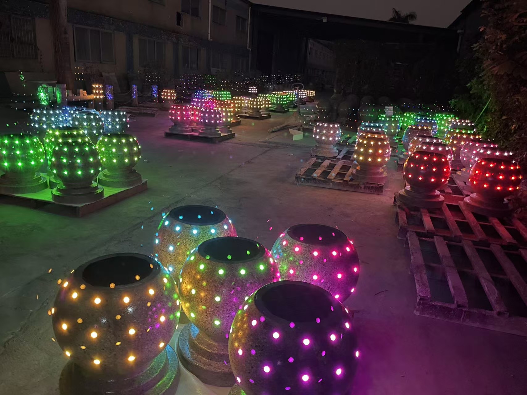 Solar energy luminous stone ball commercial Plaza Luminous vehicle barrier stone ball roadblock anti-collision mobile phone charging smart stone pier pic 7