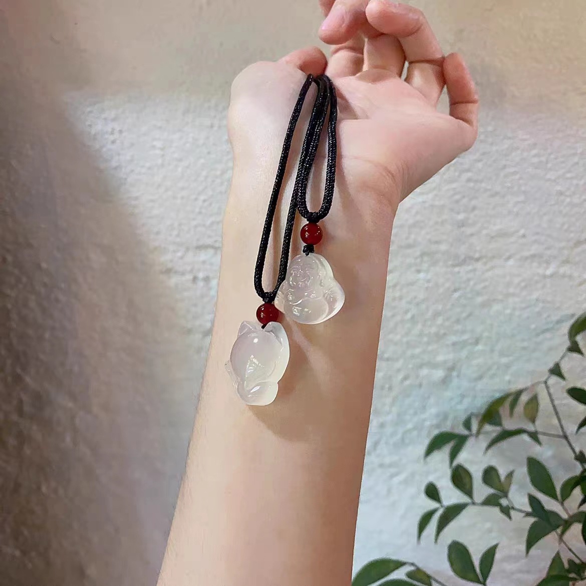 小众设计狐狸天然玛瑙荔枝冻笑佛弥勒佛项链女款锁骨链玉髓吊坠 直播热销款详情5