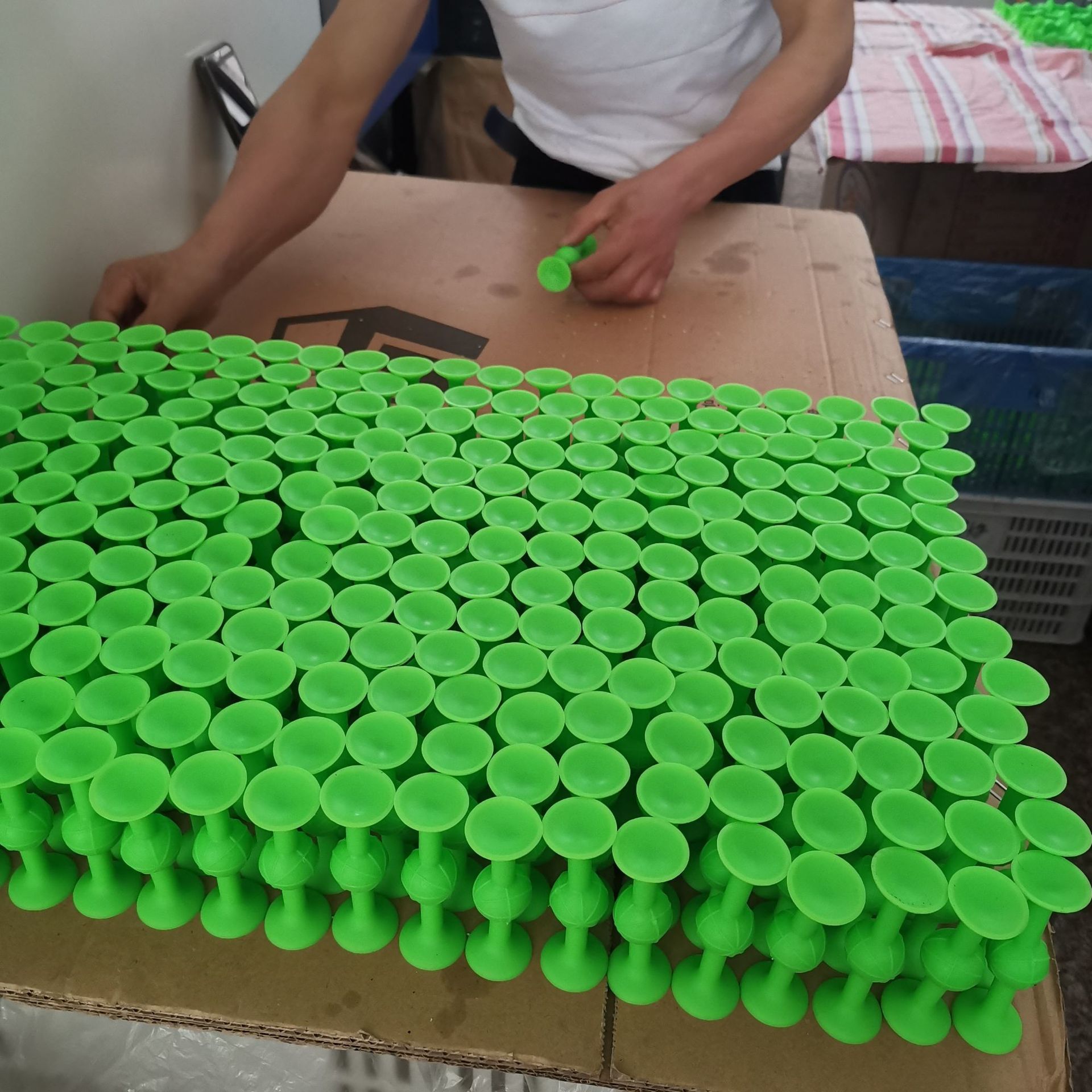 跨境热销百变吸吸乐粘粘乐儿童益智玩具创意拼搭吸盘飞镖软积木详情4