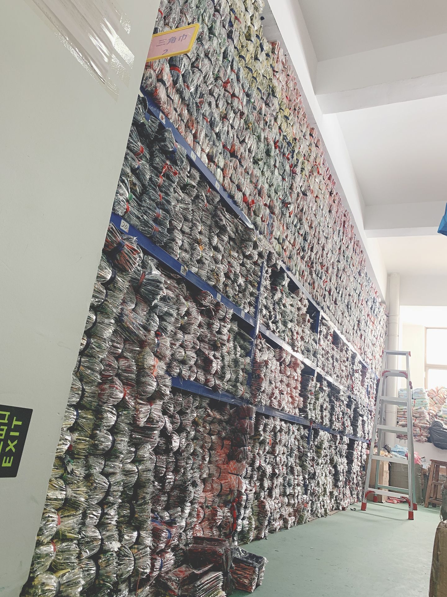 跨境2024母婴用品苏格兰风棉质宝宝围脖格子三角巾儿童大号口水巾详情50