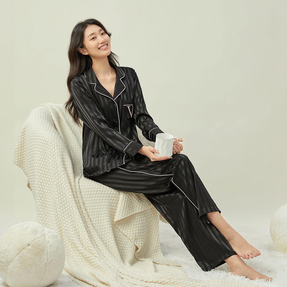 The new Spring/Summer 2024 shiny striped home wear, ice silk pajamas for women and ж a м a set are in stock pic 16