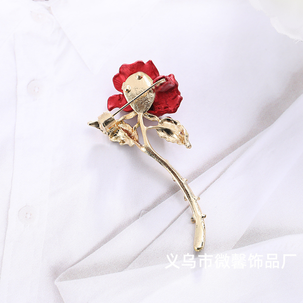 A new French red rose flower brooch with an exquisite and niche design, a stylish coat and a fashionable accessory pic 7