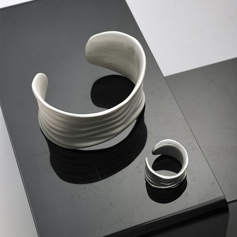 秋冬新款肌理叶脉开口手镯戒指女小众设计高级感宽版纹理指戒手环详情1