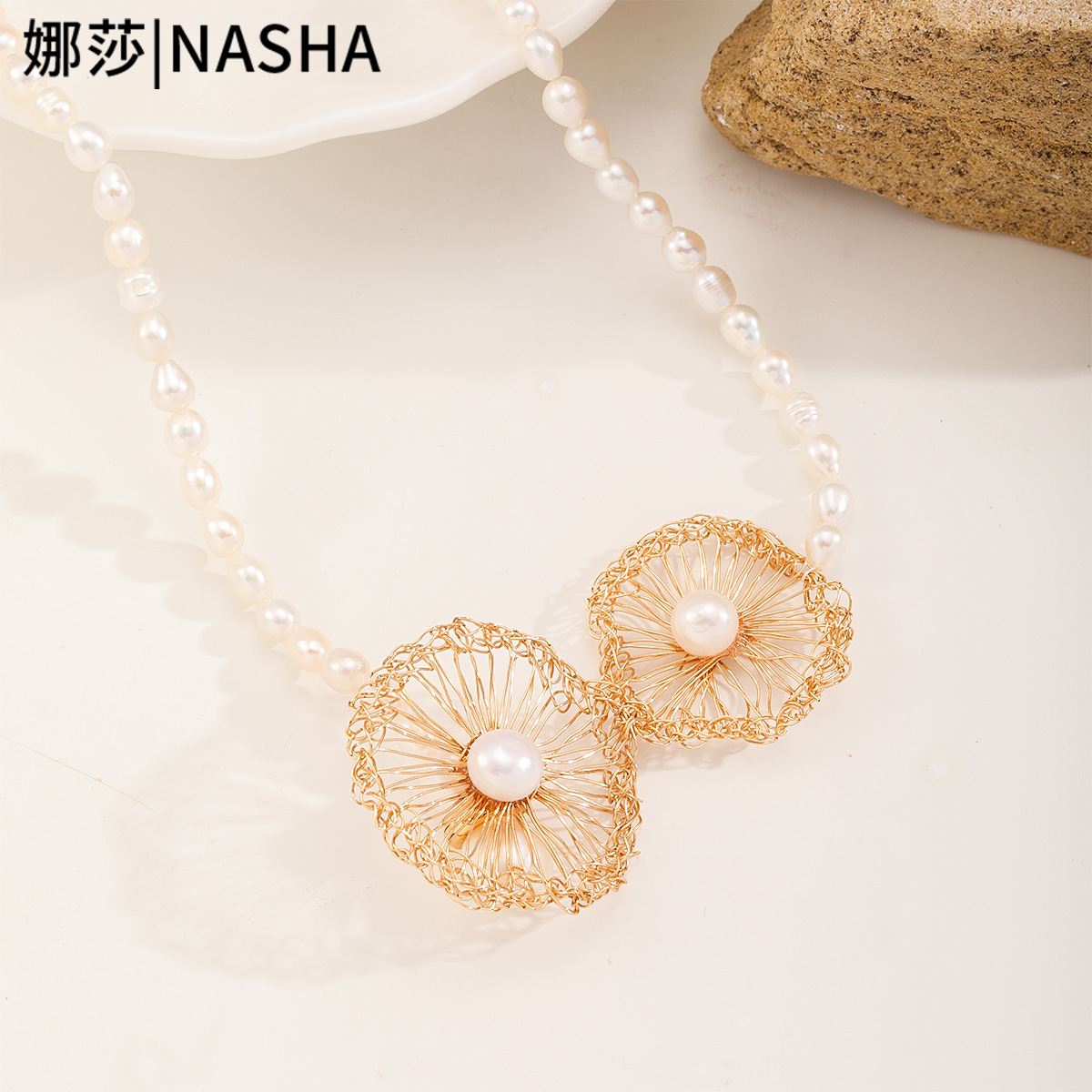 娜莎跨境专供淡水珍珠项链配饰女铜丝手工编制双生花项链女不掉色详情6