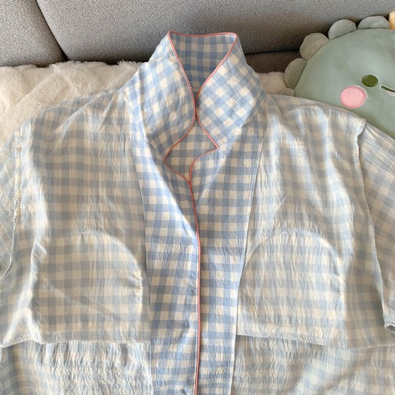 The manufacturer has in stock large-sized pajamas with chest pads, short-sleeved cartoon checkered dog and cute student three-piece sets for women in spring and summer pic 4
