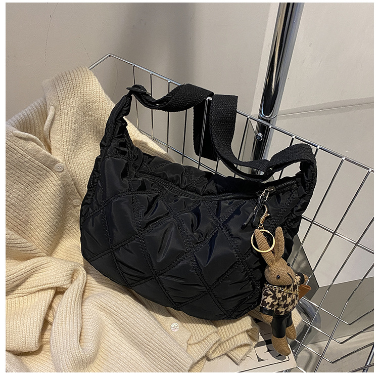 The new, trendy and fashionable single-shoulder crossbody bag with diamond-patterned embroidery thread for women in 2021, the popular dumpling bag pic 89