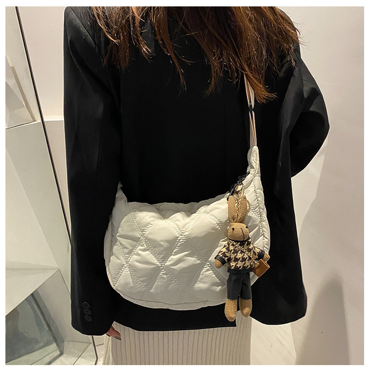 The new, trendy and fashionable single-shoulder crossbody bag with diamond-patterned embroidery thread for women in 2021, the popular dumpling bag pic 75