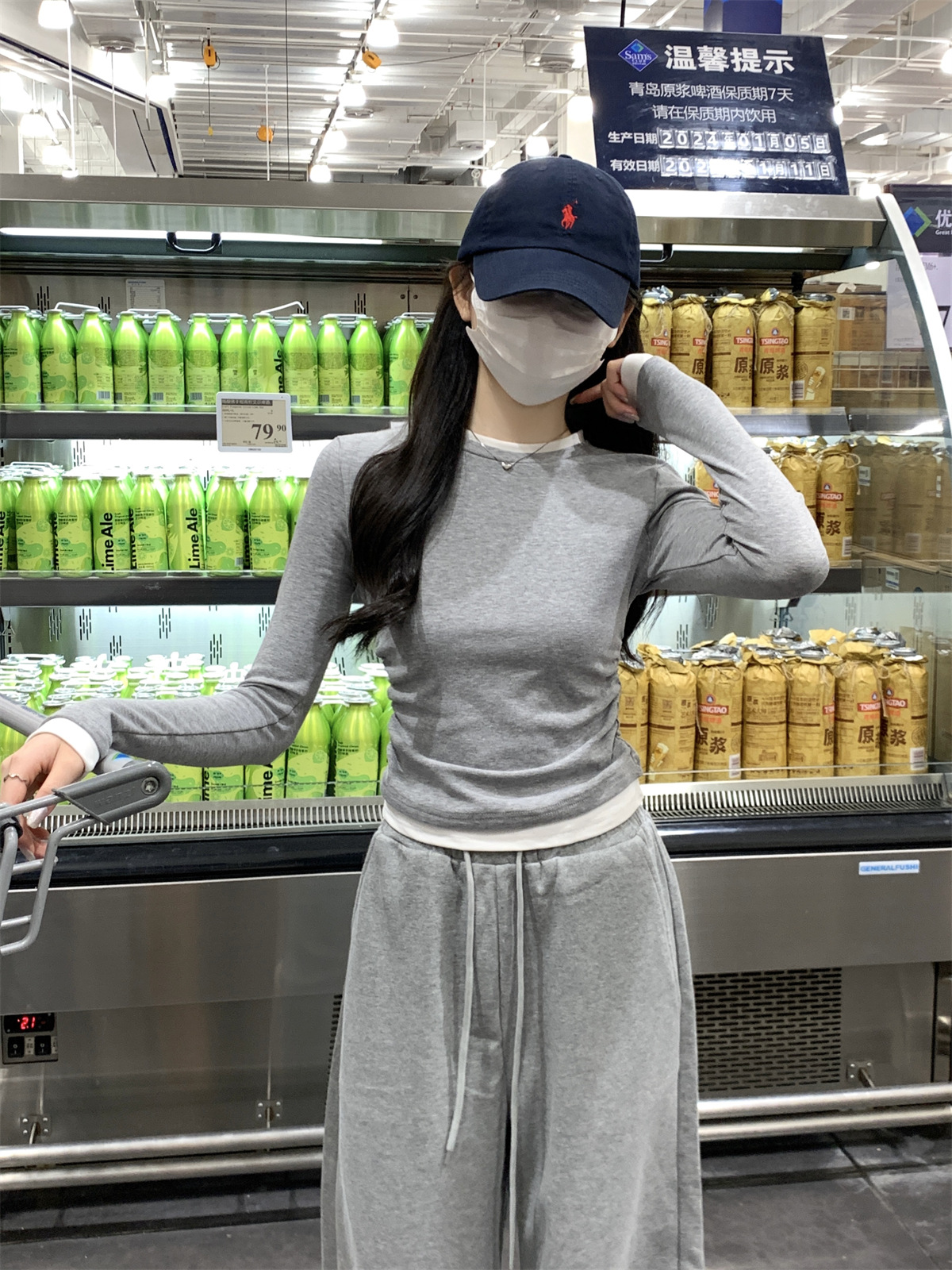 A trendy and unique round-neck color-blocking fake two slimming cotton long-sleeved T-shirts for women, a new grey top from Spring and autumn pic 14