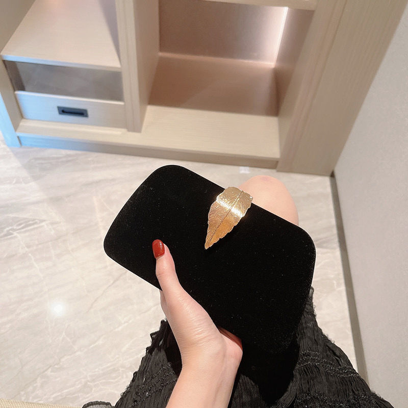 新款跨境外贸丝绒晚宴包闪钻女包旗袍包名媛手拿包绒面斜跨派对包详情12