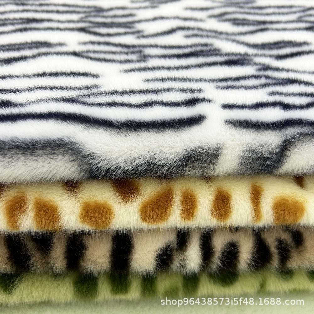 500克欧貂印花高低毛毛绒布彩色点点玩具箱包沙发抱枕宠物窝面料详情2