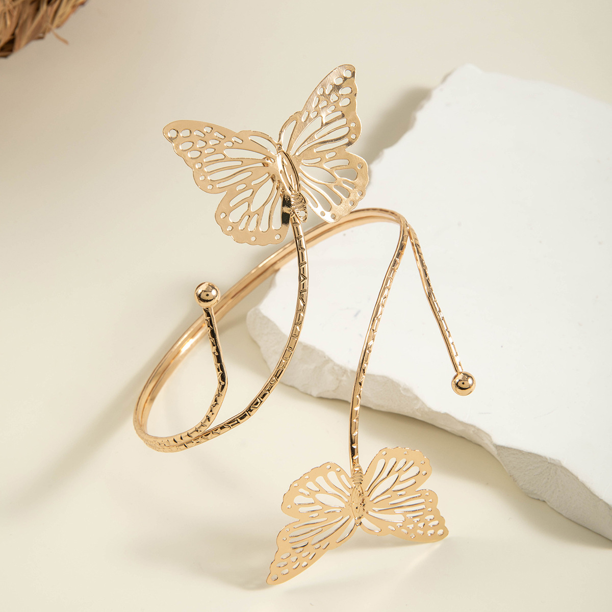 亚马逊跨境个性冷淡风海星手臂镯线条计感蝴蝶环形开口臂镯女详情24