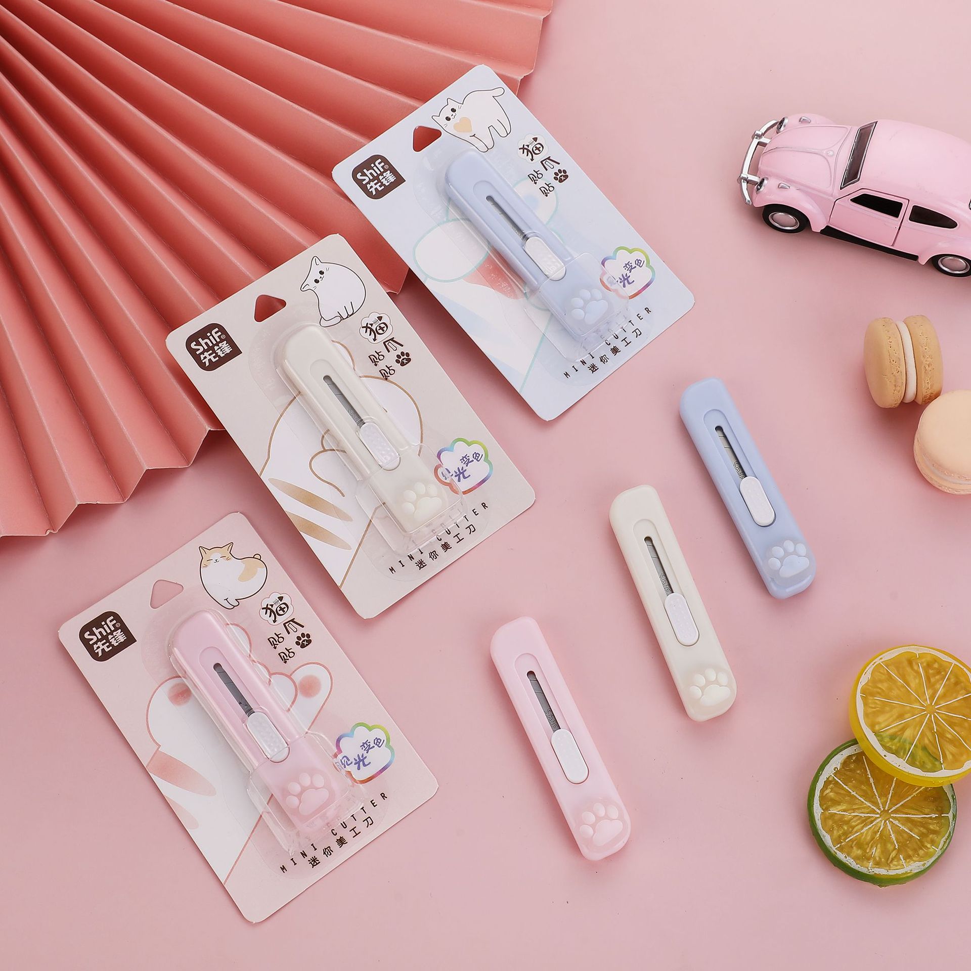 The Pioneer 8137 mini utility knife cuts the express delivery knife. The cute cat PAWS change color when exposed to light pic 6