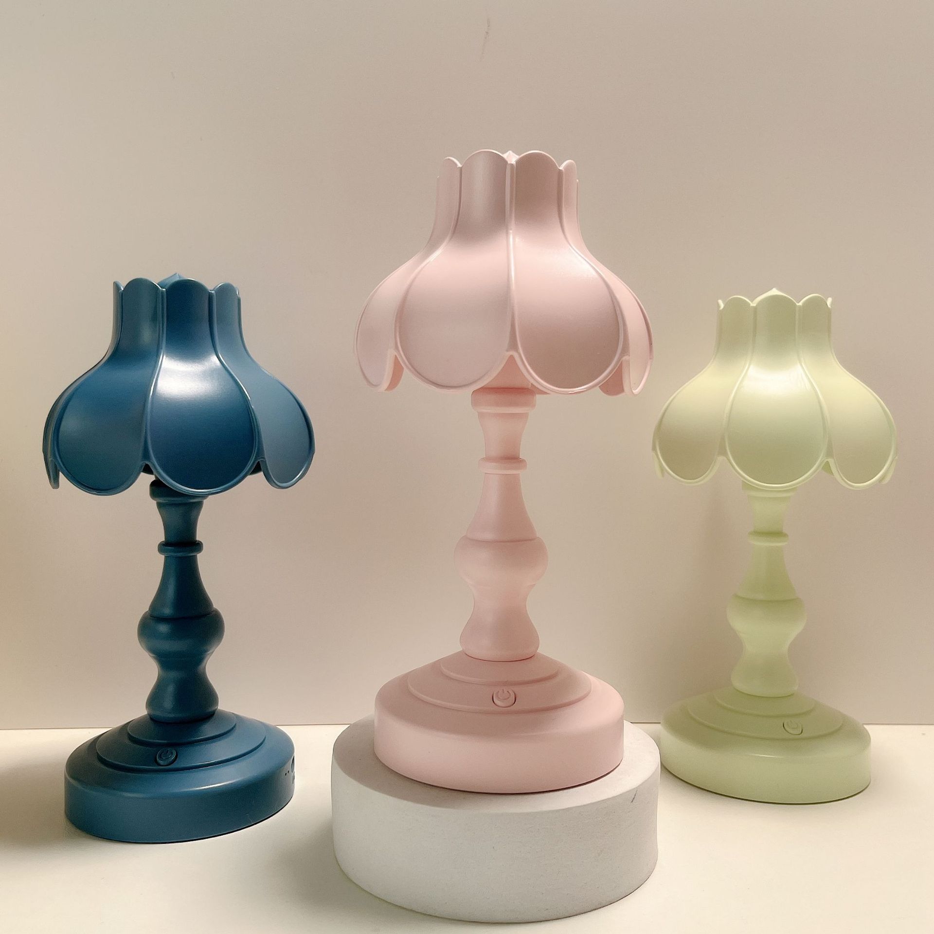 Retro atmosphere light, DIY handmade table lamp, lotus leaf night light, cute and girlish bedroom lighting, Nordic style, eye-protecting pic 16
