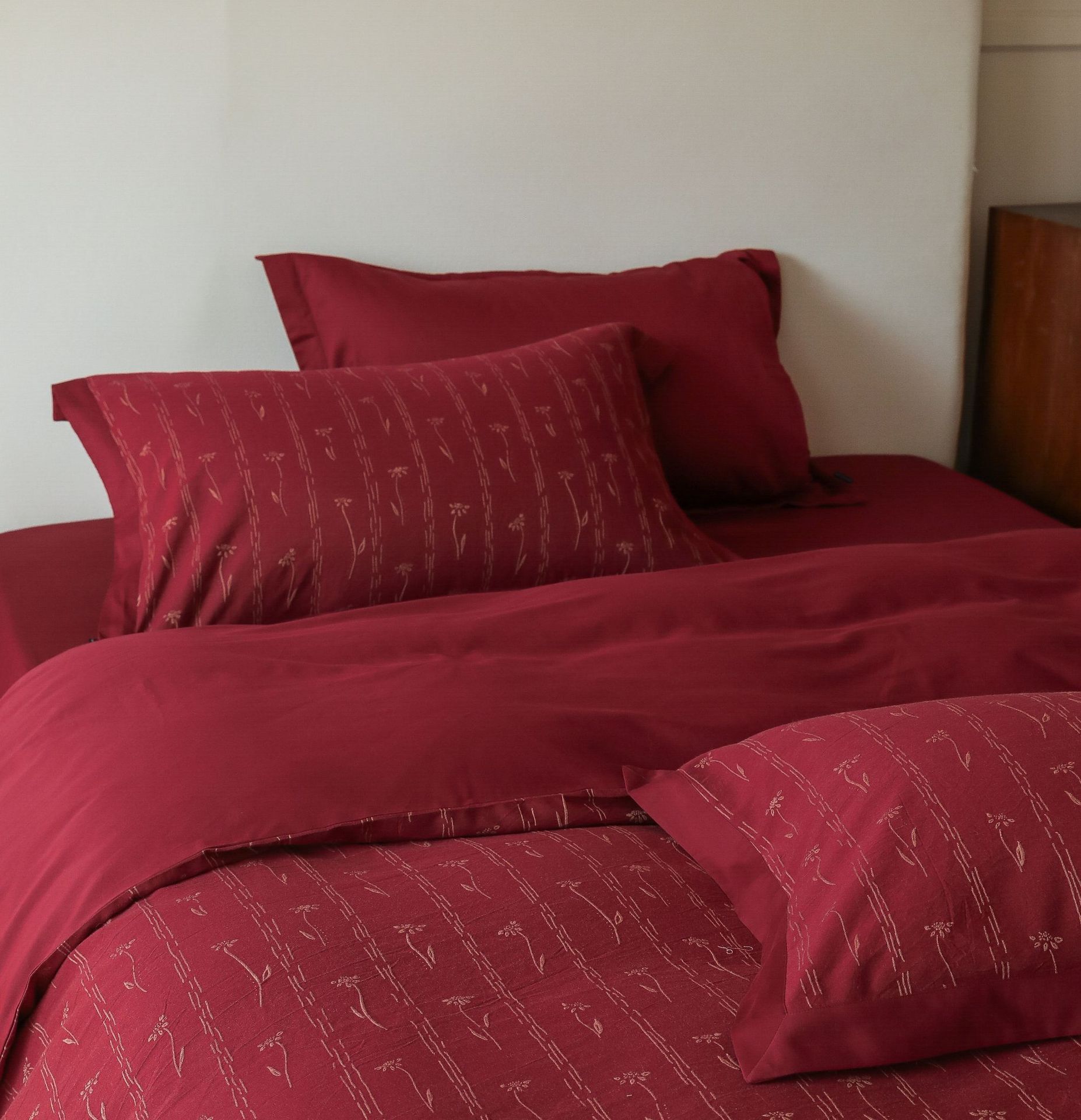 Class A retro jacquard all-cotton wedding four-piece set, a red pure cotton high-end wedding room bedding pic 15