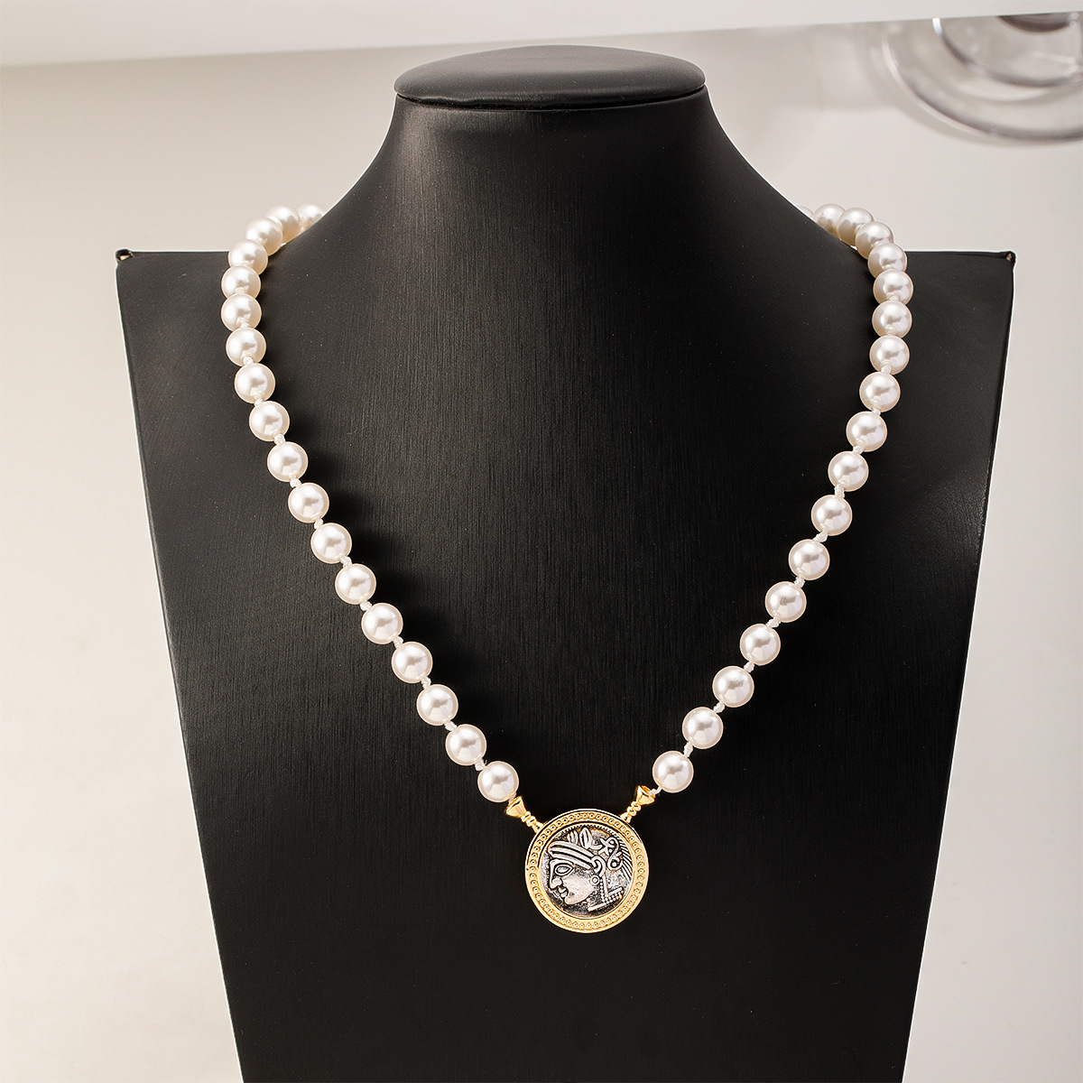 Nasha Glass pearl sweater Chain is a fashionable and versatile, light luxury and high-end commuting accessory necklace for women in autumn and winter pic 7