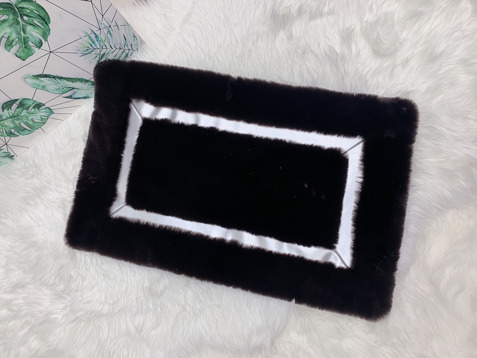 Wholesale foreign trade direct sales of anti-slip floor MATS, water-absorbing rabbit fur floor MATS, carpets, novel styles, skin-friendly fabrics, soft and comfortable pic 1