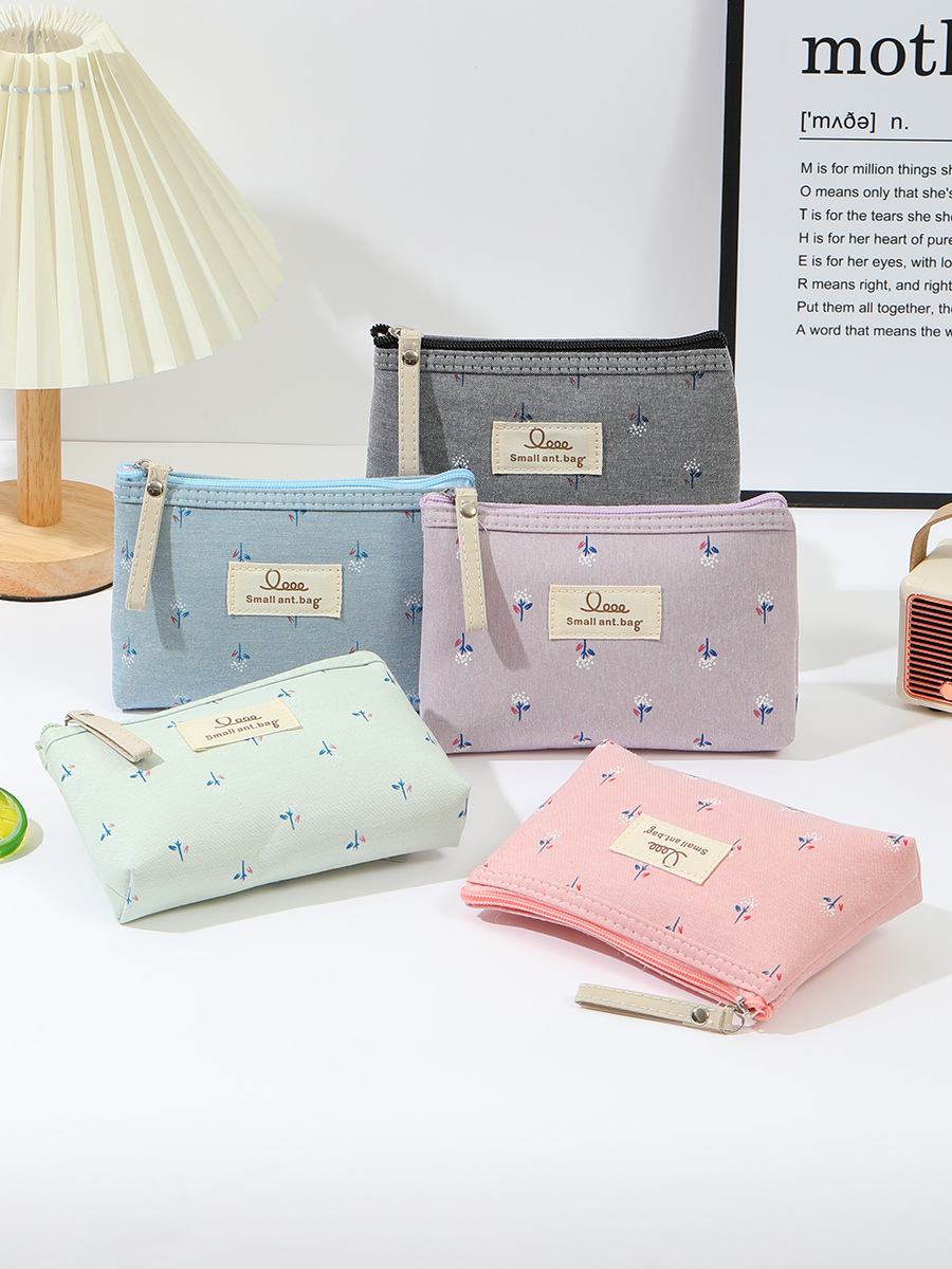 跨境印花帆布化妆包女防水便携ins风字母学生笔袋旅行收纳洗漱包详情5