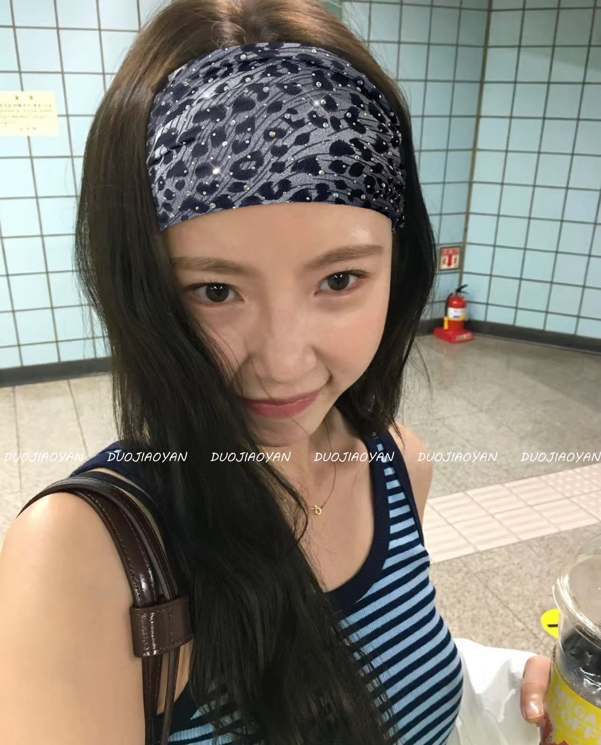 The new leopard print hot diamond hair band is a fashionable and hot girl. The wide-edge knotted elastic hair band is a sports sweat-absorbing headscarf for women pic 8