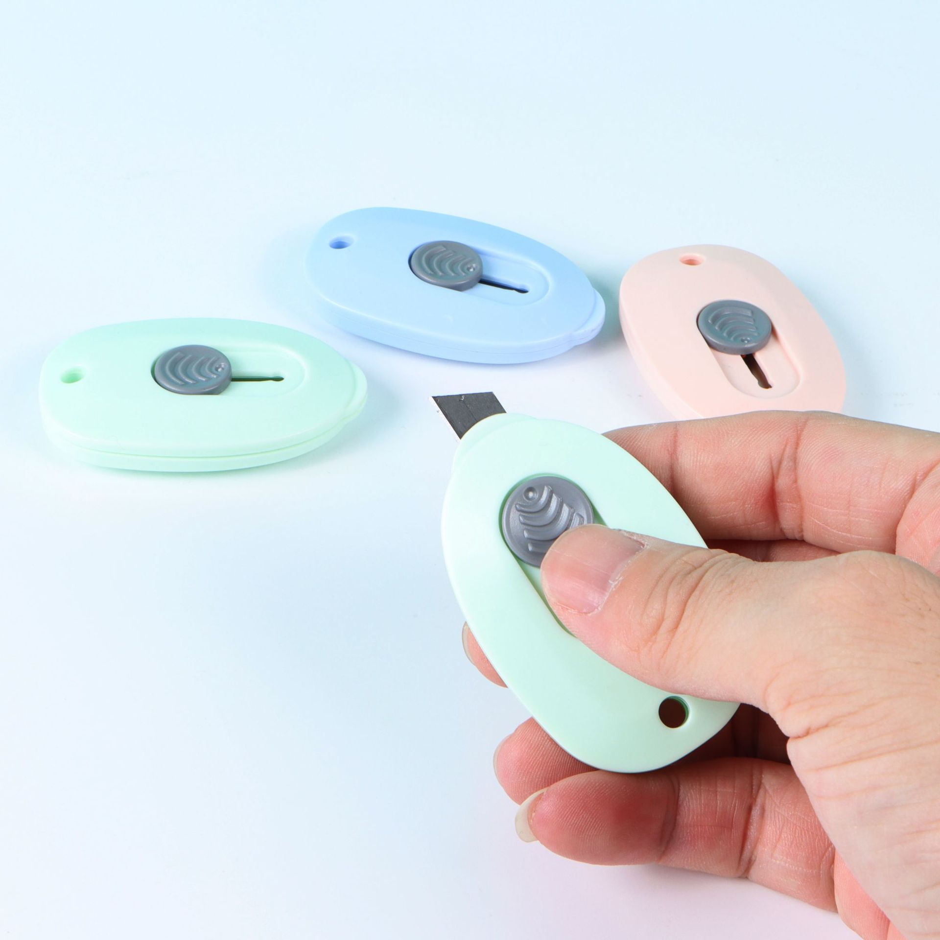 Cute small utility knife with a girlish heart, packing and cutting straps, opening express delivery plastic bags, mini paper cutter, portable knife pic 15