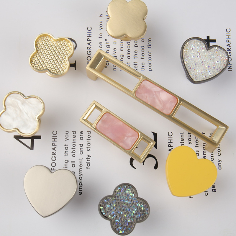 简约北欧特色单孔拉手衣钩两用铜拉丝爱心四叶草带钻梳妆柜床详情5