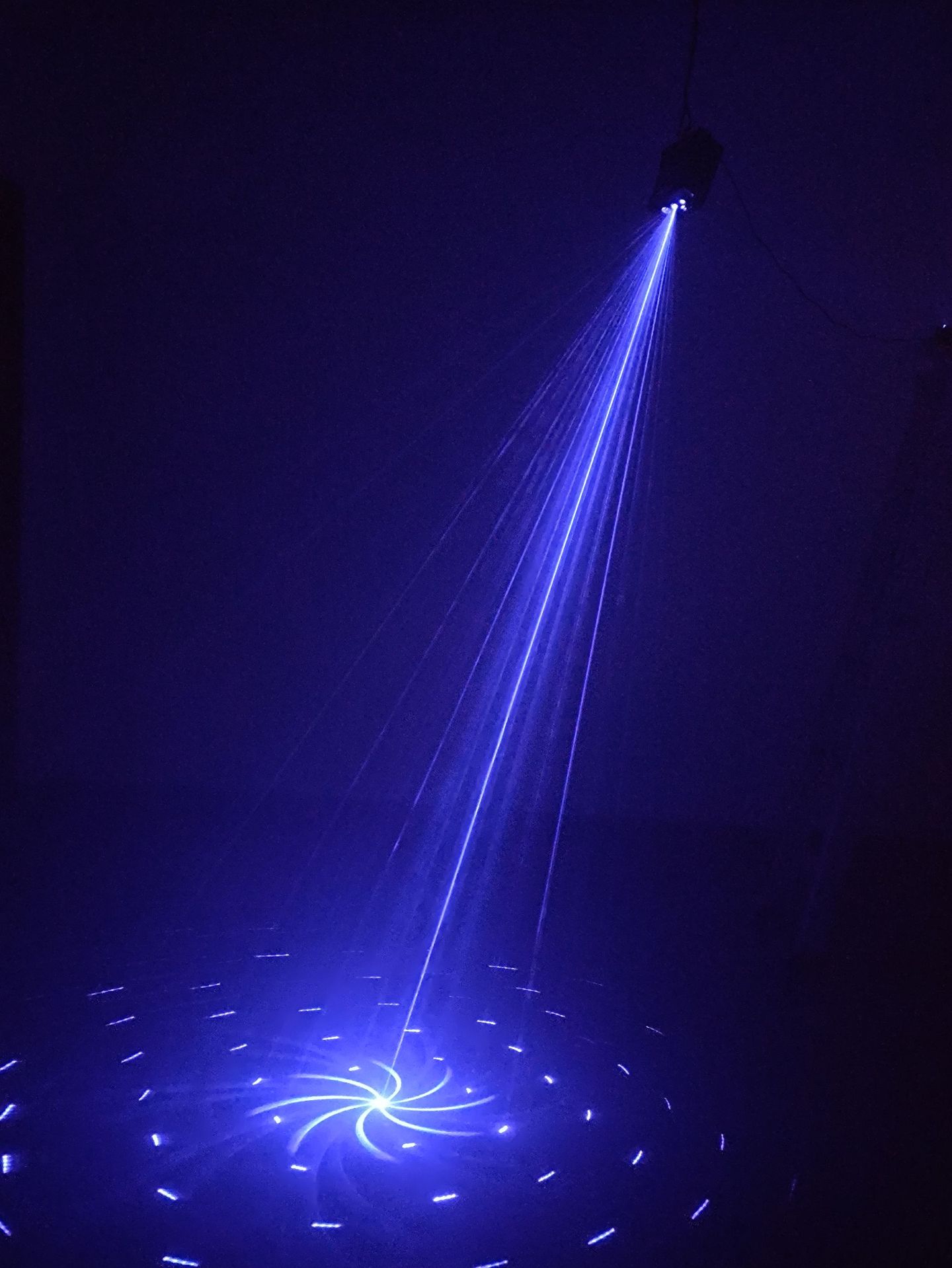 LED舞台灯激光壁挂灯酒吧台灯声控USB包房家庭KTV聚光灯 舞台炫彩灯光效果强详情9