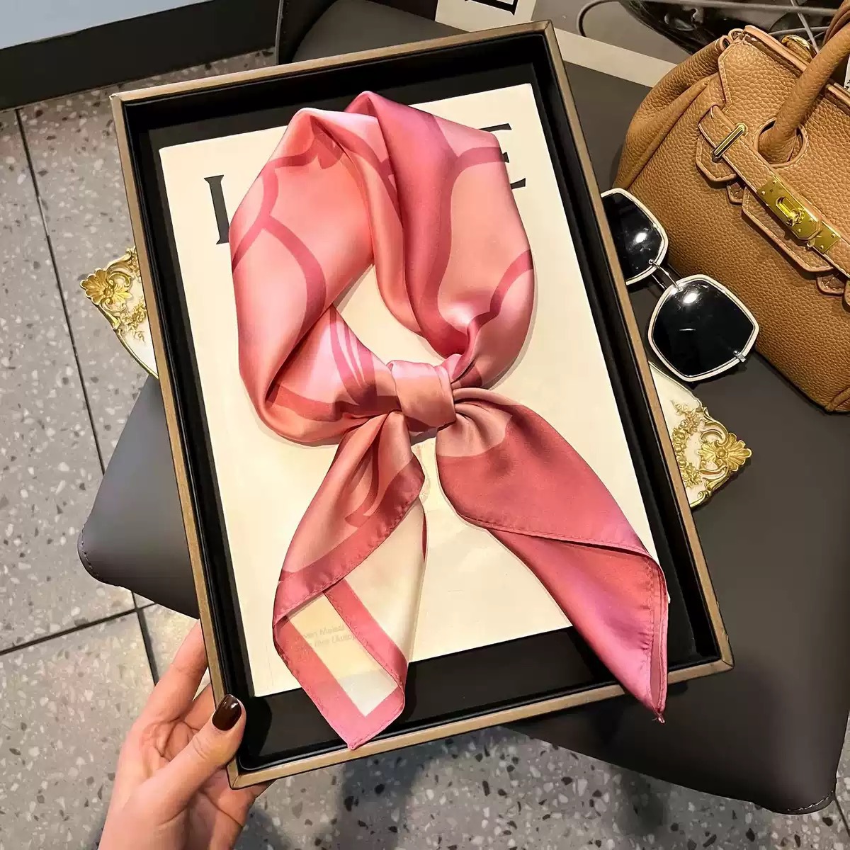 70丝巾方巾高级感 韩系时尚百搭职业仿真丝小领巾复古印花丝巾女详情12