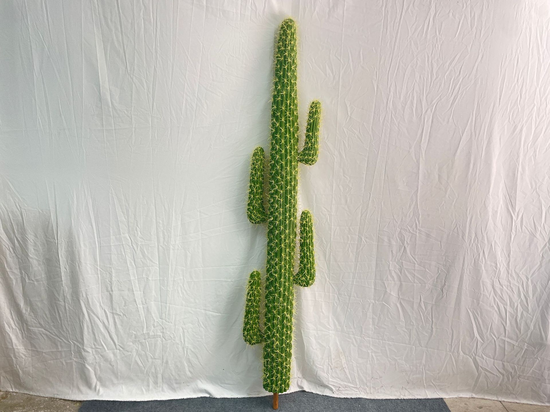 Fuente de suministro transfronterizo de fábrica de alta simulación cactus failing man columna resistente a la caída libre de mantenimiento decoración interior y exterior pic 5