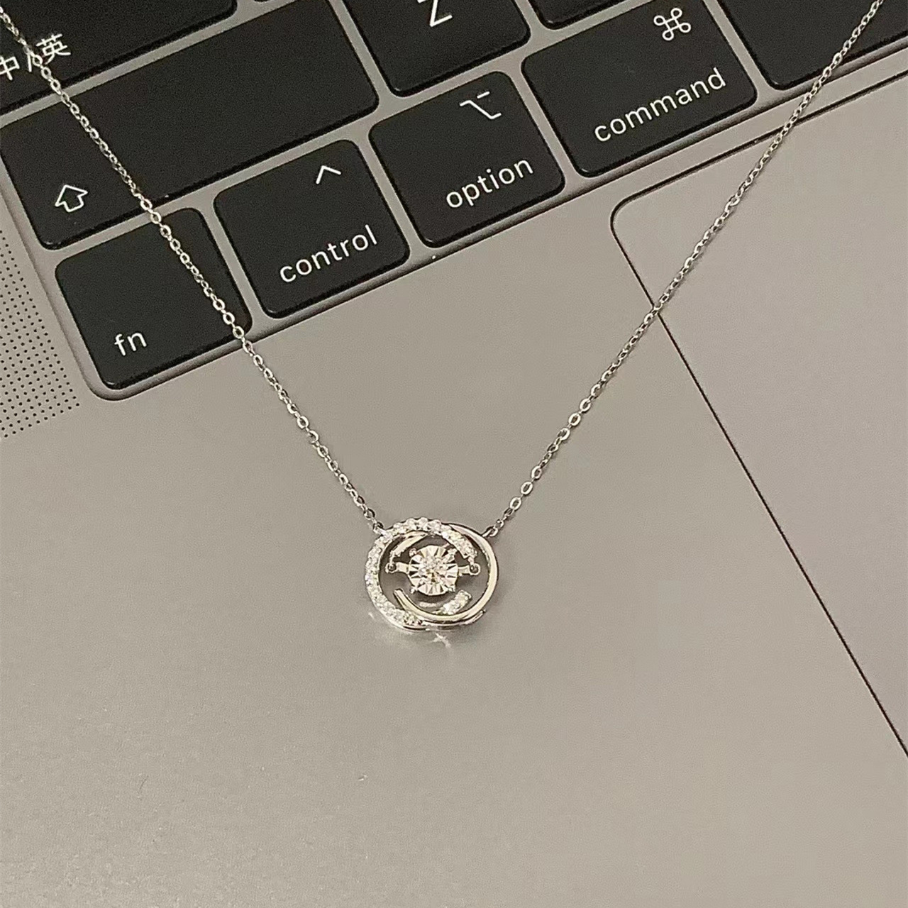 S925纯银项链女款 灵动双C设计 闪钻吊坠 轻奢小众气质 高级感情人节礼物 专送女友吊坠详情3