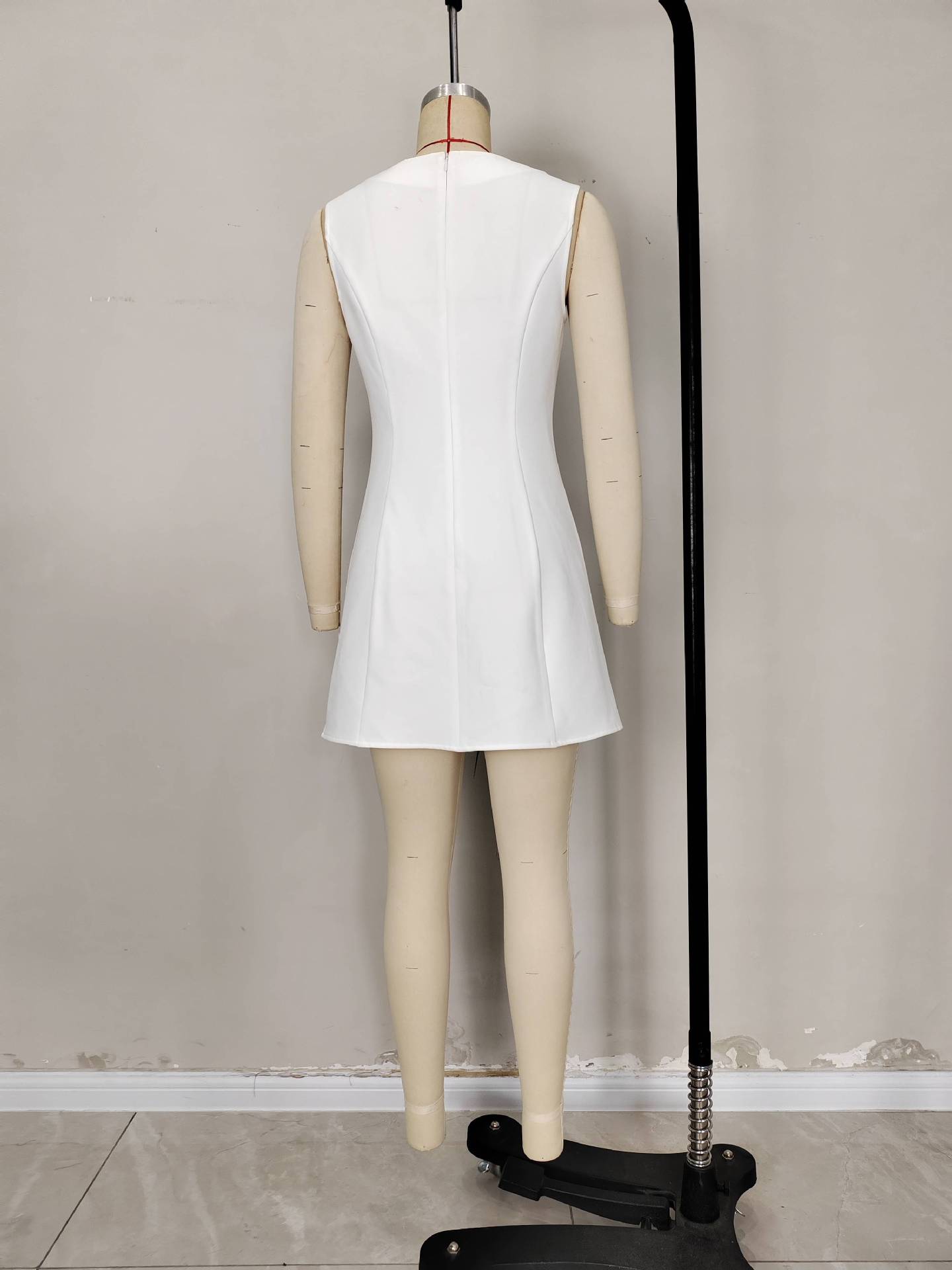 夏欧美外贸跨境女装亚马逊精品爆款无袖圆领系扣纯色短款连衣裙详情7