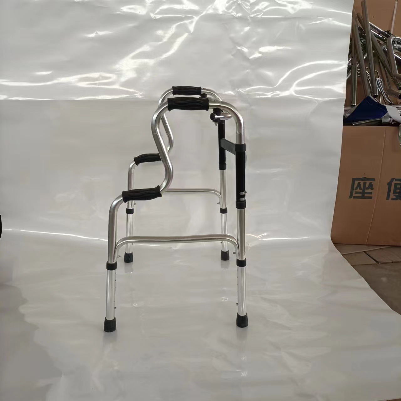 Wholesale aluminum alloy elderly walkers, double-bend walkers, stainless steel assistive walkers, crutches and health care equipment accessories from the manufacturer pic 7