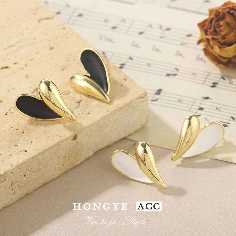 时尚简约黑白色爱心撞色耳钉不对称高级感耳饰新款潮小众设计耳环详情11