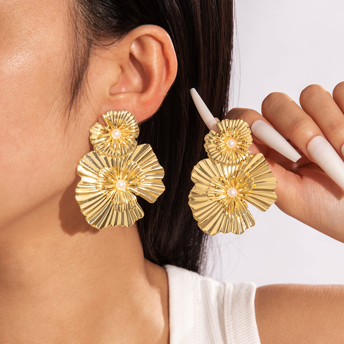 欧美跨境个性金色树叶扇子肌理耳环创意夸张复古花朵重金属风耳钉详情13