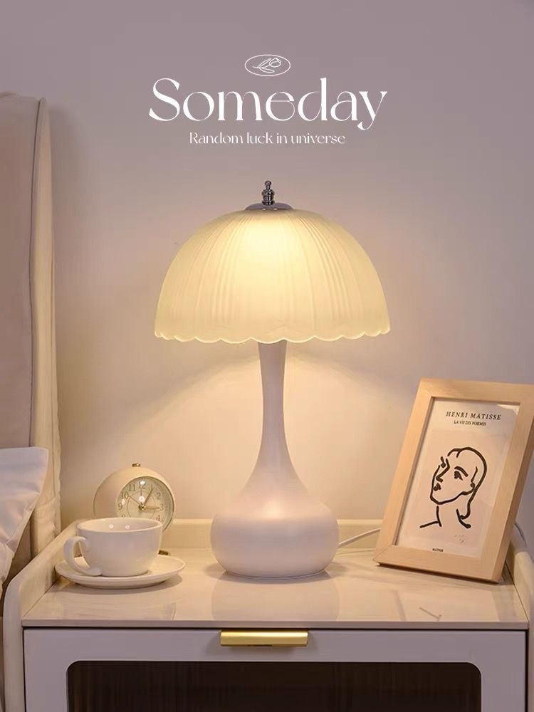American retro table lamp, bedroom bedside lamp, light luxury and high-end feel, 2024 new wedding night light, French touch lamp pic 14